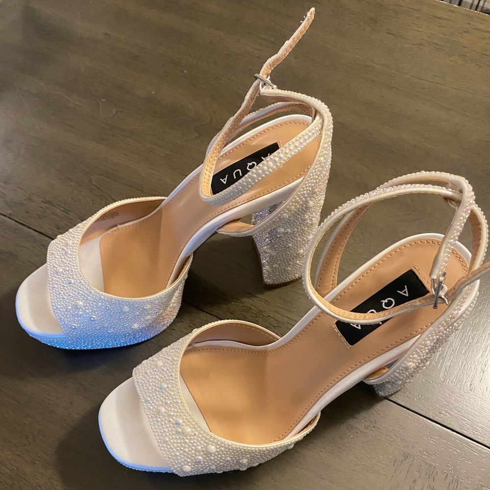 Aqua by Bloomingdale’s Pearl Heels Women’s Size 8.5